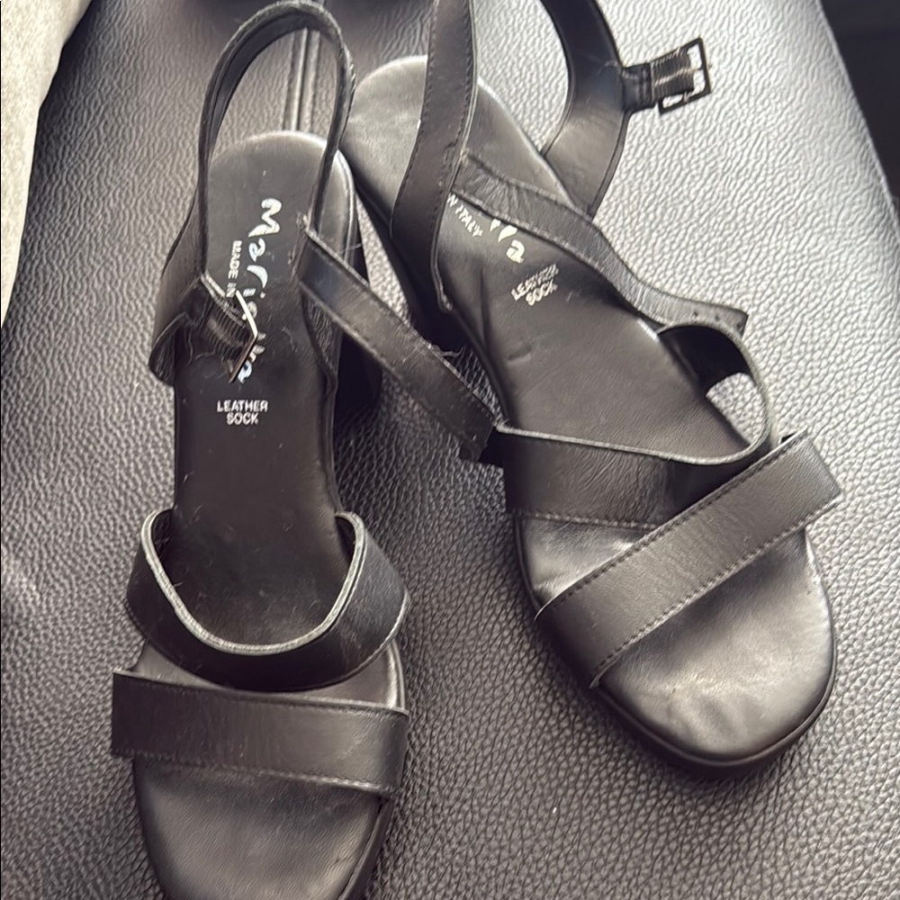 Minimalist Black Sandals with Wide Straps